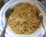 Foto langkah ke 3 dari resep Nasi Putih, Dadar Mie, Sosis Goreng (Bekal Makan Anak).