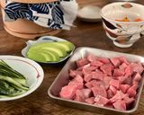 A picture of step 2 of 🐟 Maguro don - Blue fin tuna sashimi on bowl of rice.