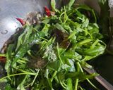 Foto langkah ke 3 dari resep Tumis Kangkung Udang.