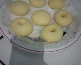 Foto langkah ke 6 dari resep Donut lembut white ring.