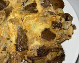 Foto del paso 9 de la receta: Tortilla mal hecha, de setas al ajillo, en wok
