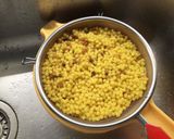 Foto del passaggio 7 della ricetta Fregola sarda allo zafferano con pesce