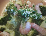 Foto del paso 3 de la receta: Espaguetis finos con gambones y brócoli