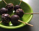 ચોકલેટ કેક પોપ્સ (Chocolate Cake Pops Recipe In Gujarati) રેસીપી સ્ટેપ6ફોટો
