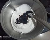 A picture of step 3 of Oreo chocolate mousse.