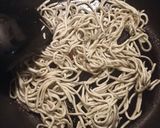 Foto del paso 4 de la receta Huevos rotos con patatas y gulas del norte