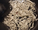 Foto del paso 4 de la receta: Huevos rotos con patatas y gulas del norte