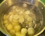 Hình bước làm 2 của món Canh xương khoai sọ