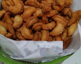 Foto langkah ke 3 dari resep Pastel abon mini renyah.