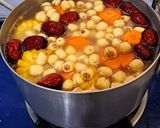 Hình bước làm 4 của món Canh sườn non hạt sen táo đỏ