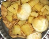 Foto langkah ke 1 dari resep Semur Tahu Telur Kentang.