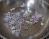 Foto langkah ke 2 dari resep Tumis Telur Puyuh Bakso.