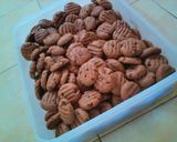 Foto langkah ke 8 dari resep Double Chocolate Chocochip Cookies.