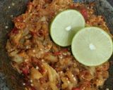 Foto langkah ke 3 dari resep Sambal terong bakar asam pedas.