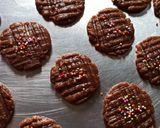 Foto langkah ke 6 dari resep Cookies Cokelat Delfi Hot Cocoa simple.