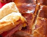 Foto del passaggio 3 della ricetta Strudel salato con peperoni prosciutto e mozzarella