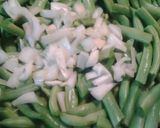 A picture of step 3 of Fresh pole bean in butter.