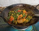 भिंडी टमाटर प्याज़ की सब्जी (bhindi tamatar pyaz ki sabzi recipe in Hindi) रेसिपी चरण 2 फोटो