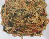 Foto langkah ke 5 dari resep Mie kuning lidi goreng simple enak.