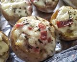 Foto langkah ke 7 dari resep Cheesy Baked Potatoes.