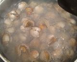 Foto langkah ke 2 dari resep Kerang Dara Saus Padang.