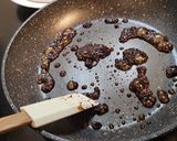 Foto del paso 5 de la receta: Solomillo de cerdo con salsa de ratafía y pimienta negra