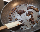 Foto del paso 5 de la receta: Solomillo de cerdo con salsa de ratafía y pimienta negra