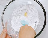 Foto langkah ke 3 dari resep Apem Kukus Tape Pandan Wijen.