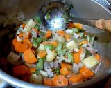 Foto langkah ke 2 dari resep Sup Daging, Sayur, dan Fussili.