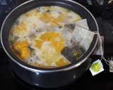 Foto del paso 1 de la receta: Infusión de te verde con flores de caléndula a la naranja