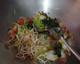Foto langkah ke 3 dari resep Tumis Kenikir Rebon.