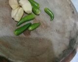Foto langkah ke 2 dari resep Ikan Dencis Sambal Kelapa.