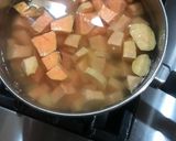 Foto del paso 2 de la receta: Carre de cerdo mechado con ciruelas y salsa de champiñones