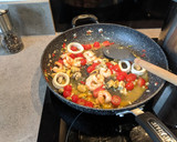A picture of step 4 of Seafood linguine.