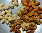 A picture of step 1 of Dates and Nuts Ladoo.