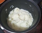 Foto del paso 13 de la receta Chuletas de cerdo adobadas con puré de papas, guisantes y salsa