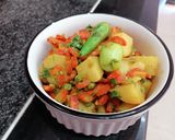 A picture of step 4 of Aloo matar gajar mix veggies.