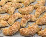 Pihe-puha sajtos kolbászos kifli 🌭🥐🌭 recept fázis 8 fotója
