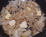 Foto del paso 5 de la receta: Salchichas de pollo caseras encebolladas