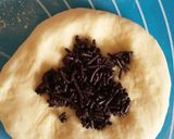 Foto langkah ke 5 dari resep Roti isi coklat.