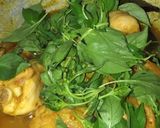 Foto langkah ke 4 dari resep Ayam rica-rica kemangi kuah kuning sederhana.