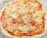 Foto del paso 2 de la receta: Pizza Marinara con Alcachofas