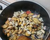 Foto del paso 1 de la receta: Arroz con mariscos.