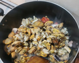 Foto del paso 1 de la receta: Arroz con mariscos.