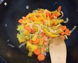 Foto del paso 2 de la receta Conejo con tomate y verduritas