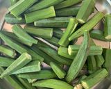A picture of step 1 of Bharwa Bhindi.