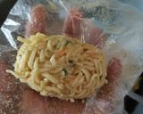 Foto langkah ke 2 dari resep Hotdog Mie.