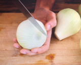 A picture of step 1 of Stuffed onion.
