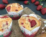 Foto langkah ke 4 dari resep Strawberry Muffin.