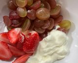 Gambar langkah 2 resipi Yogurt buah campur.